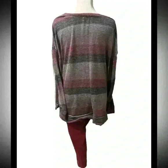 Women’s 2 Piece Outfit - Picture 3 of 8